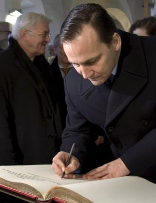 KANDIDAT: Eks-utenriksminister i Polen Radoslaw Sikorski. Foto: EPA/ARNO BURGI/SCANPIX