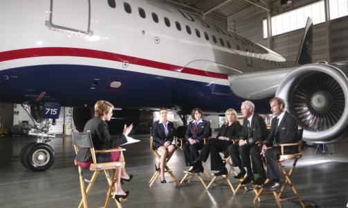 FORTELLER SIN HISTORIE: Katie Couric fra �60 Minutes� fikk det f�rste intervjuet med pilotene og kabinbesetningen p� Flight 1549. Programmet sendes i USA p� l�rdag.  Foto: AP PHOTO/SCANPIX