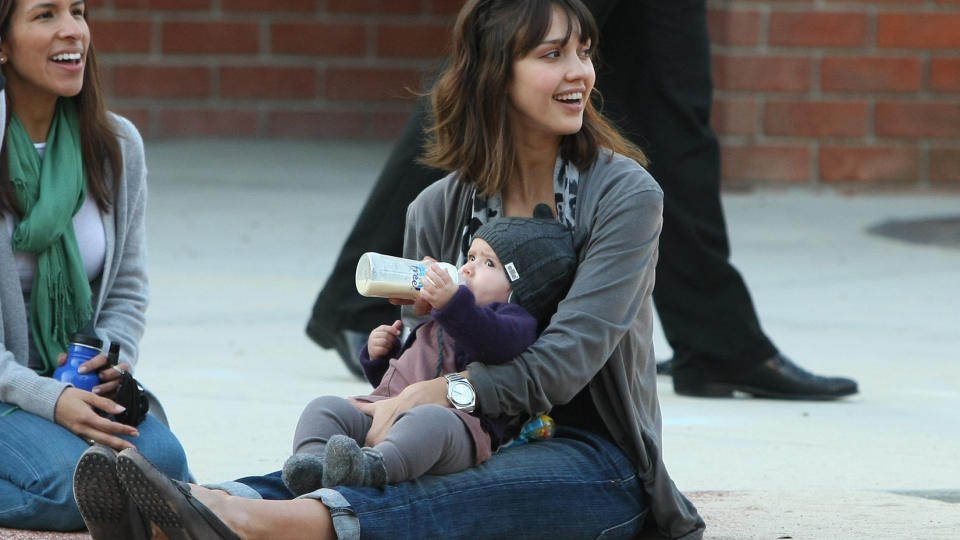 LYKKELIG MOR: Jessica Alba med datteren Honor Marie. Foto: Stella Pictures