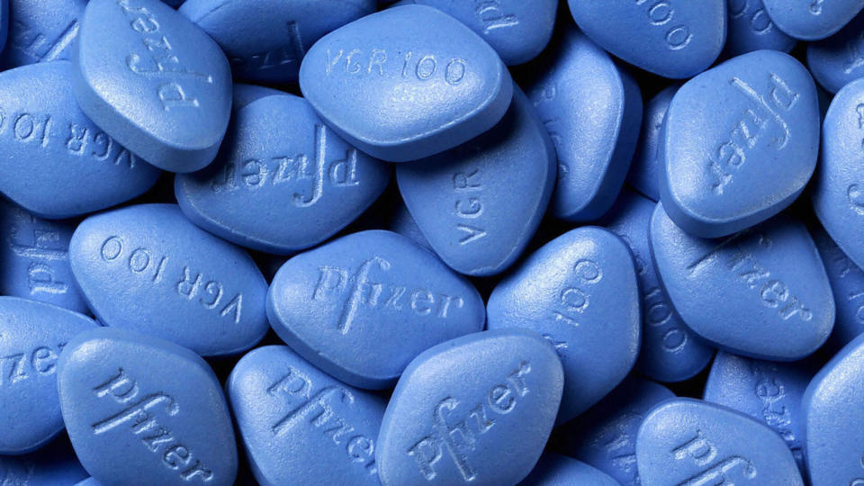SOSIALHJELP: En svenske f�r st�tte til innkj�p av Viagra, men kommunen bestemmer hvor ofte mannen skal f� hjelp til � f� potensen p� gli. AFP PHOTO