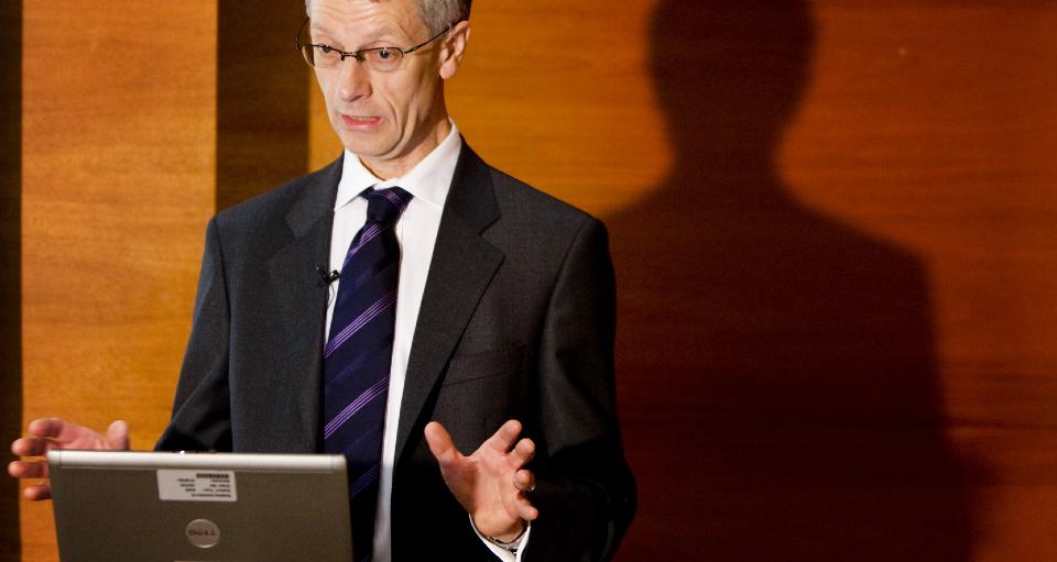 R�DE TALL:  Administrerende direkt�r Olav Volldal i Kongsberg Automotive la frem selskapets resultat for fjerde kvartal 2008 p� H�yres Hus i Oslo fredag morgen. Foto: H�kon Mosvold Larsen / SCANPIX
