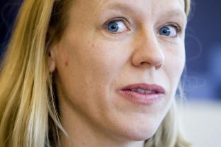 FRIVILLIG HELSESJEKK: Barne- og likestillingsminister Anniken Huitfeldt innf�rer frivillig underlivsjekk for jenter i faresonen for kj�nnslemlestelse. Foto: H�kon Mosvold Larsen / SCANPIX