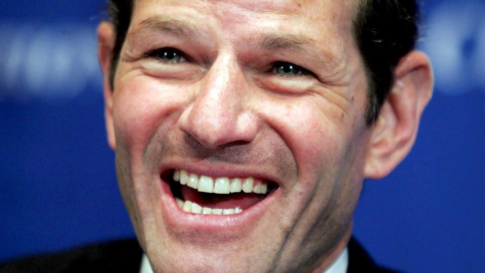 ELIOT SPITZER: Det begynte med at dav�rende New York-guvern�r Eliot Spitzer ble avsl�rt som kunde hos et annet eskortebyr�. En razzia senere var ogs� Kristin �Billie� Davis' bordellvirksomhet havnet i s�kelyset. Foto: EPA/SHAWN THEW/SCANPIX