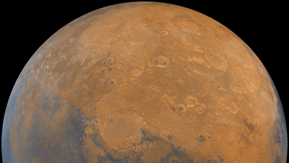 T�RKET OPP:  I dag er Mars en knuskt�rr planet hvor flytende vann raskt fordamper fra overflaten. En gruppe amerikanske forskere mener n� at de har funnet det f�rste, definitive beviset p� at innsj�er har eksistert p� overflaten. Mange tror opptil �n tredjedel av planeten var dekket av hav for neste fire milliarder �r siden. Foto: SCANPIX/AFP PHOTO/HO/USGS
