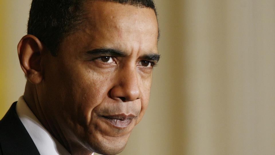 PRESS: USAs president Barack Obama har lagt press p� de republikanske senatorene for � f� dem til � godta forslaget til krisepakke for �konomien. Natt til l�rdag norsk tid s� det ut til at det n�rmet seg enighet om pakken i Senatet. Foto: Charles Dharapak/Scanpix