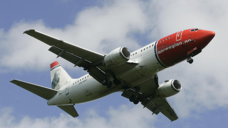 TRYGT: Redd for � fly? Det er trygt i Norge, hevder flyoperativ inspekt�r i Luftfartstilsynet Helge Andreassen. Foto: Morten Holm / SCANPIX .