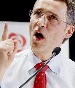 LEGGER FRAM 16.00: Statsminister Jens Stoltenberg legger fram kredittpakken 16.00 i dag. Foto: Stian Lysberg Solum / SCANPIX