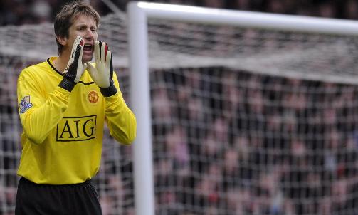 REKORDJEGER: Edwin van der Sar satte britisk rekord i antall minutter uten baklengs.  Foto: SCANPIX/EPA/ALAN CROWHURST