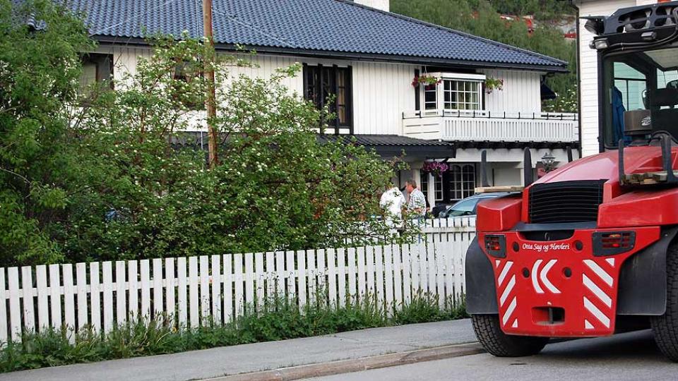 GISSELDRAMA: I dette huset p� Otta ble moren og dattera holdt som gisler i flere timer. Da familiefaren kom hjem ble han m�tt av en pistolmunning.
Foto: Anne Helga Taller�s