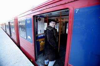 KOM SEG AV G�RDE: Trond F Plogvold p�vei inn p� T-banen som endelig kom. Foto: BJ�RN LANGSEM