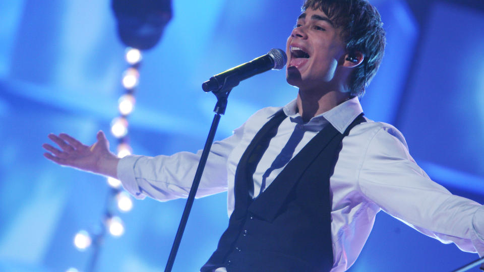 SPILLER MED PAPPA: Alexander Rybak f�r st� p� scenen sammen med sin far, Igor, 20. august p� Akershus festning.
Foto:  Trond ReidarTeigen / SCANPIX