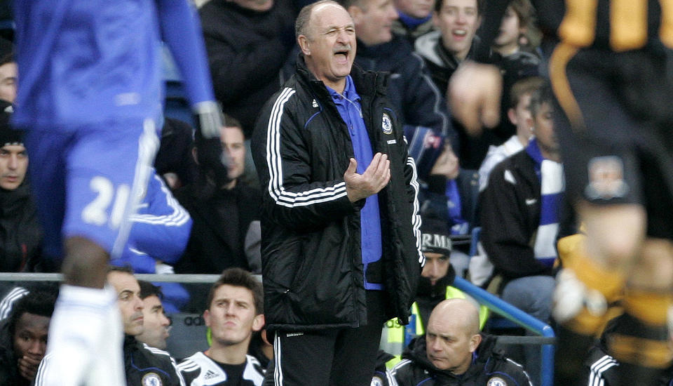 IKKE MER AV DETTE: Luiz Felipe Scolari har f�tt sparken av Chelsea. Foto: AP/Akira Suemori/Scanpix