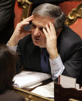 SKAPTE HODEBRY: Maurizio Sacconi, helseminister i Italia, har m�ttet involvere seg i saken. Foto: AP Photo/Pier Paolo Cito/Scanpix