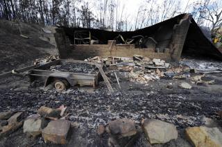 I RUINER: Et utbrent hus i Jeeralong West, 200 kilometers s�r�st for Melbourne. Foto: AP Photo