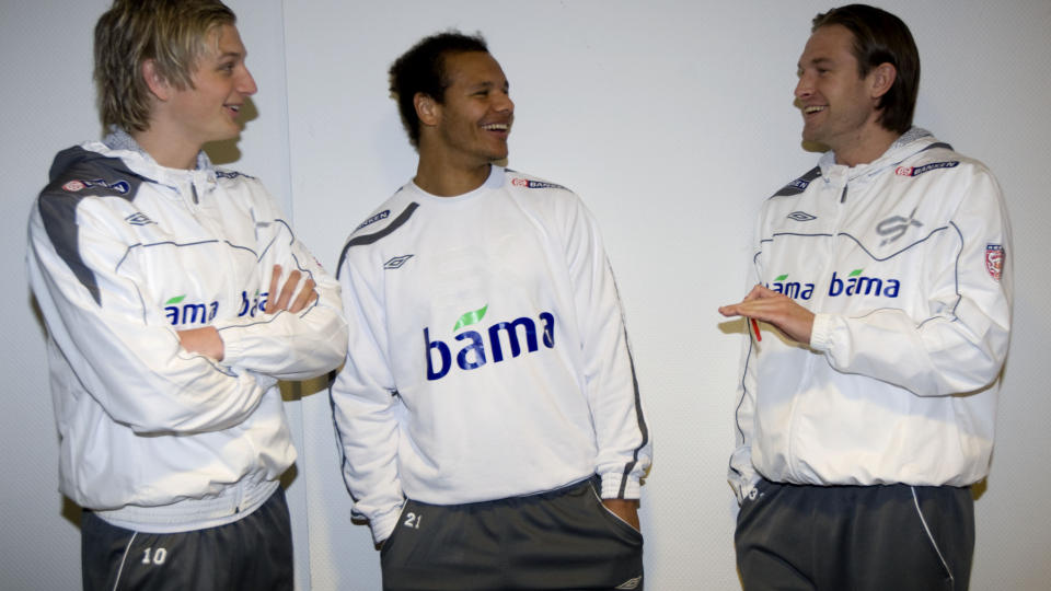 GAMLE KJENTE: Thorstein Helstad (t.h.) har spilt med Erik Huseklepp (t.v.) i Brann og Daniel Braaten i Rosenborg. N� er de sammen p� landslaget. Foto: Cornelius Poppe/Scanpix