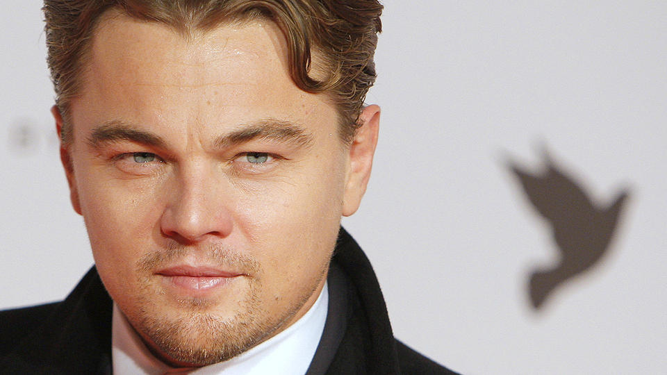 DAMA VISER SEG FRAM: Bar Refaeli (23) er sammen med Leonardo DiCaprio (35), men de holder en relativt lav profil som par. Foto: JOHANNES EISELE / SCANPIX