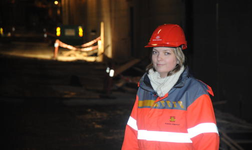 GUIDE: Johanne Solheim er informasjonsmedarbeider i et popul�rt prosjekt. Over 15 000 personer har v�rt innom bes�ksenteret ved Operaen og hun har daglige omvisninger i Norges f�rste senketunnell. Alle foto: �istein Norum Monsen