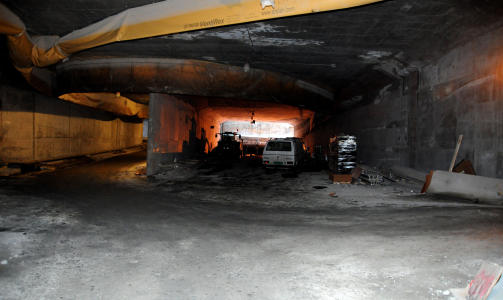 VEIEN FRA VEST: I enden av tunnell�pning kan man skimte festningstunnellen. I 2010 skal over 100 000 biler daglig sluses inn i senketunnellen.