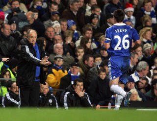 VED SCOLARIS SIDE: Chelsea-kaptein John Terry sier han hadde full st�tte til Luiz Felipe Scolari, men antyder at ikke alle stod bak brasilianeren under hans korte opphold i London-klubben.Foto: SCANPIX/AFP PHOTO/Chris Ratcliffe