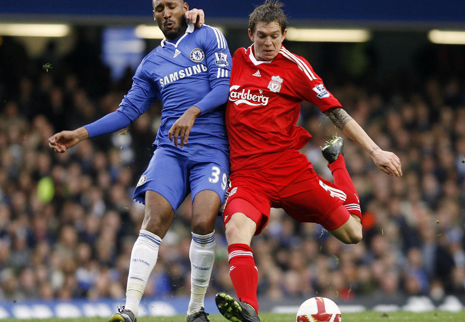 MISFORN�YD: Daniel Agger (t.h.) understreker at han m� komme seg videre om han ikke f�r mer spilletid.Foto: SCANPIX/AP Photo/Simon Dawson