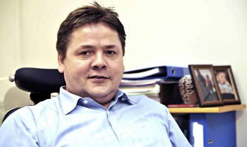FORBANNET: � bytte ut norske sj�menn med filippinske er sosial dumping. Dette g�r vi ikke med p�, sier nestleder Johnny Hansen i Norsk Sj�mannsforbund. Foto: KAI JACOBSEN/NSF