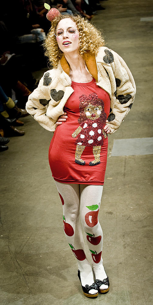 HODEPRYD: Eple p� hodet, der alts�. Foto: STELLA PICTURES