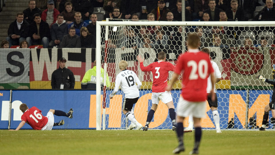 MATCHVINNER: Christian Grindheim scorer her kampens eneste m�l. Foto: AP