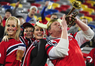 HEIAGJENG:  Den norske fansen hadde mye � glede seg over i g�r. Foto. AFP PHOTO DDP / PHILIPP GUELLAND/Scanpix