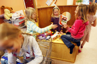 �KER I NORGE: I Norge derimot opplever vi en �kning. Samlet fruktbarhetstall var i 2008 oppe i 1,96 barn per kvinne, det h�yeste tallet siden 1975, da det var 1,98. Dette er ett av de h�yeste niv�ene i Europa. Foto: SCANPIX