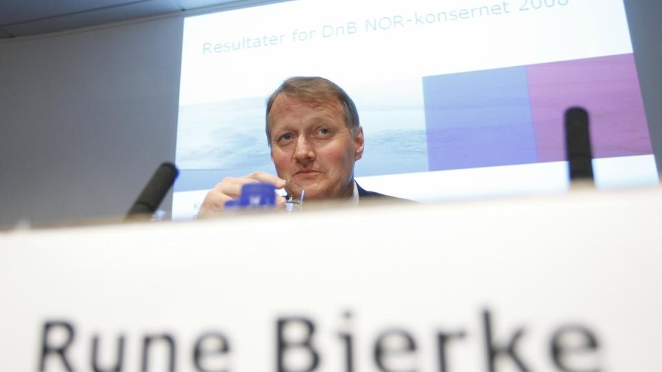 IKKE S� VERST: 
Konsernsjef Rune Bjerke i DNB Nor under fremlegging av konsernets �rsresultat for 2008 p� en pressekonferanse i Oslo i dag morges.
Foto: Lise �serud / SCANPIX