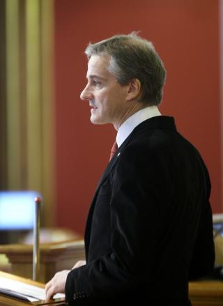 SVARER I STORTINGET: Utenriksminister Jonas Gahr St�re redegj�r om Martine-saken i Stortinget i dag.
Foto: Morten Holm / SCANPIX