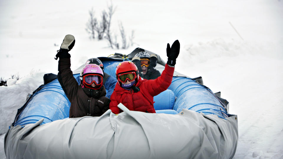 SN�RAFTING; Full fart med gummib�t h�yt oppe p� fjellet. Alle foto: Ole C. H. Thomassen