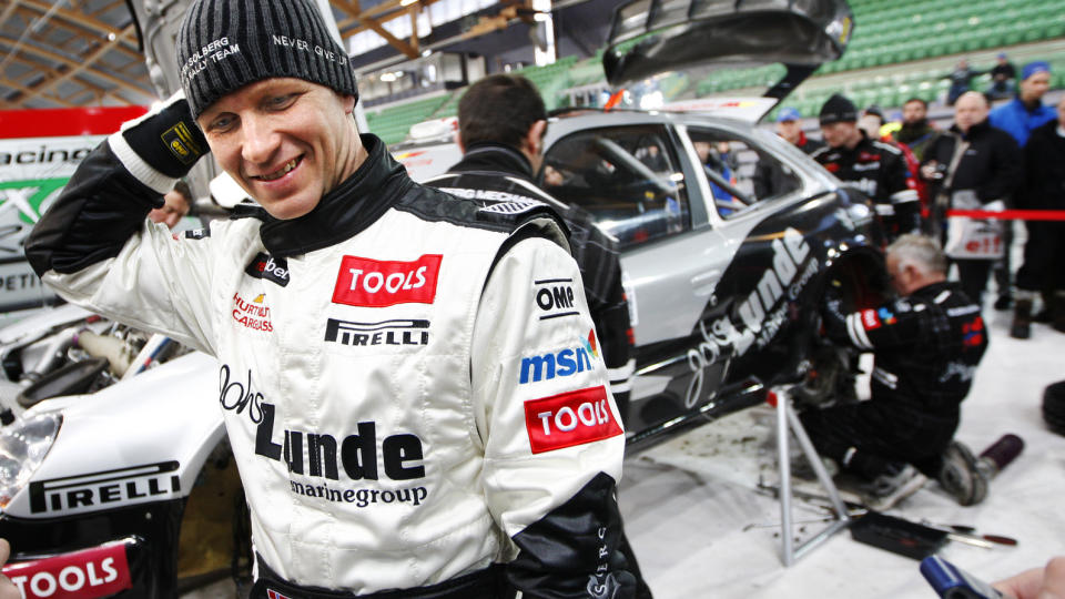 HODEBRY: Petter Solberg kunne glede seg over at pass og lommebok kom til rette, men savner fortsatt 10 000 dollar i kontanter og en PC inneholdende teamets sesongplaner.Foto: Erlend Aas / SCANPIX