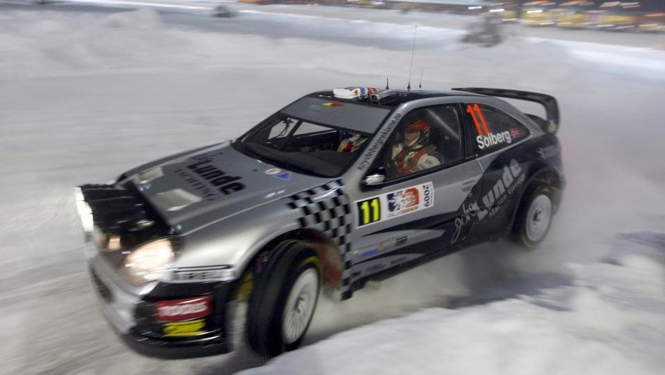 RASKEST AV ALLE: Petter Solberg og kartleser Phil Mills fosset inn til bestetid p� f�rste fartspr�ve i Rally Norway. Og det var um�telig popul�rt.
Foto: Erlend Aas / SCANPIX
