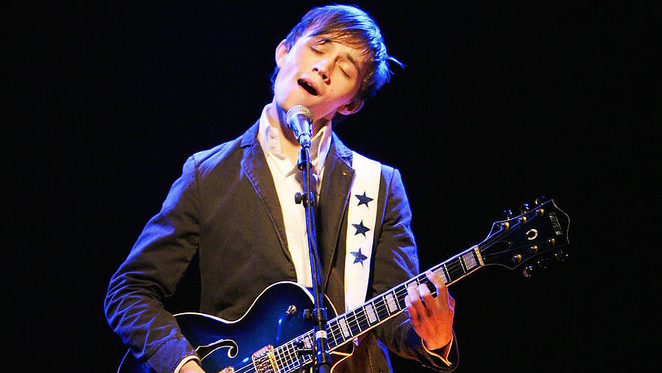 FRYKTER NYE SKJENKETIDER: Sondre Lerche fotografert p� en konsert p� Bl� i Oslo, en av klubbene som ser m�rkt p� forslaget om kortere skjenketider.
Foto: Heiko Junge/SCANPIX