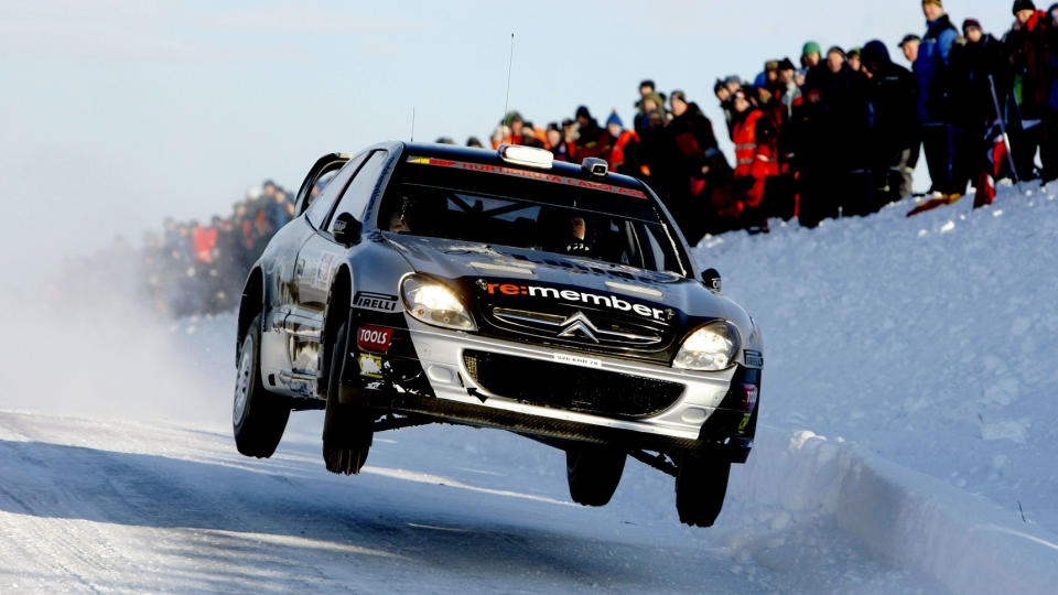 TAPTE TERRENG: Petter Solberg ligger p� femteplass i Rally Norway, 1,31 bak Loeb. Forel�pig holder Petter lillebror Henning bak seg p� resultatlistene. Foto: Erlend Aas / SCANPIX