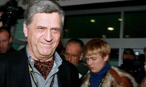 TIKHONOV GR�T: IBUs kontroversielle visepresident Alexander Tikhonov m�tte t�rke gledest�rene etter det russiske stafettgullet. Foto:  EPA/JEON HEON-KYUN