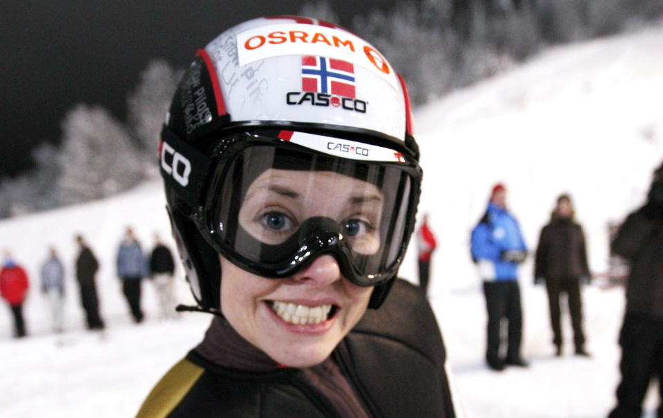 GULLH�P: Anette Sagen er en av Norges fremste medaljekandidater under VM i Liberec. Utbyttet av det f�rste m�tet med VM-bakken ble imidlertid noe redusert da treningen ble avbrutt.Foto: Heiko Junge / SCANPIX