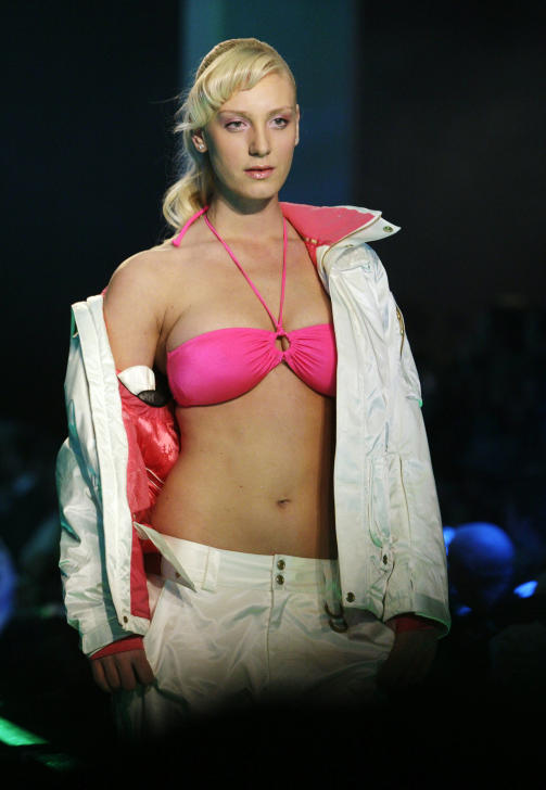 OSLO 20090213:
Fra visningen av h�stkolleksjonen til Moods of Norway under Oslo Fashion Week fredag kveld.
Foto: Terje Bendiksby / SCANPIX