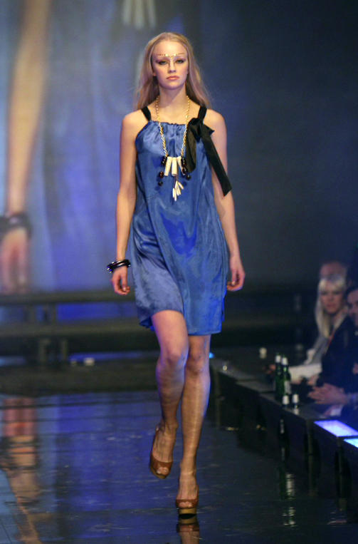 BL� DR�M: Med etnisk look, fra Moods of Norways. / SCANPIX