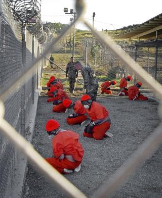 BRUKTE TORTURLIGNENDE METODER: Det har blitt bekreftet at torturlignende metoder ble brukt p� Guantanamo. N� forteller fangevokterne sine historier. Foto: Shane T.McCoy/US Navy/AP/Scanpix