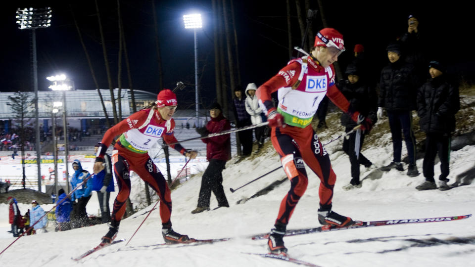 GIKK FEIL:Ole Einar Bj�rndalen (t.h.) og Lars Berger fikk begge et minutt tilleggstid for � ha g�tt feil under s�ndagens jaktstart under VM i skiskyting, men juryavgj�relsen ble omgjort, og Bj�rndalen vant gull likevel.
Foto: Heiko Junge / SCANPIX