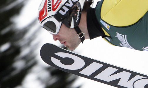 I SVEVET: Magnus Moan i svevet i dag. Foto: Tobias Schwarz/Reuters/Scanpix