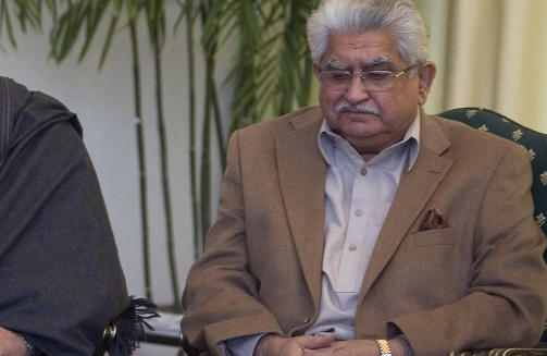 TROR DET VIL KNEKKE TERRORISMEN: Politiker i de lokale myndighetene Haji Adeel. Foto: Anjum Naveed/AP