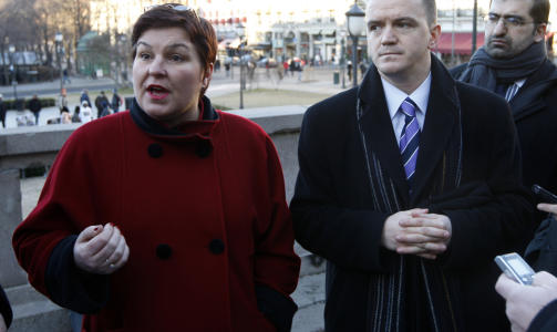 SAMMEN: Anne Sender i Det Mosaiske Trossamfund og
Senaid Kobilica fra Islamsk R�d Norge ford�mte begge de voldelige oppt�yene i Oslo og all stigmatisering av j�der og muslimer i Norge som f�lge av krigen i Gaza.
Foto: Lise �serud / SCANPIX