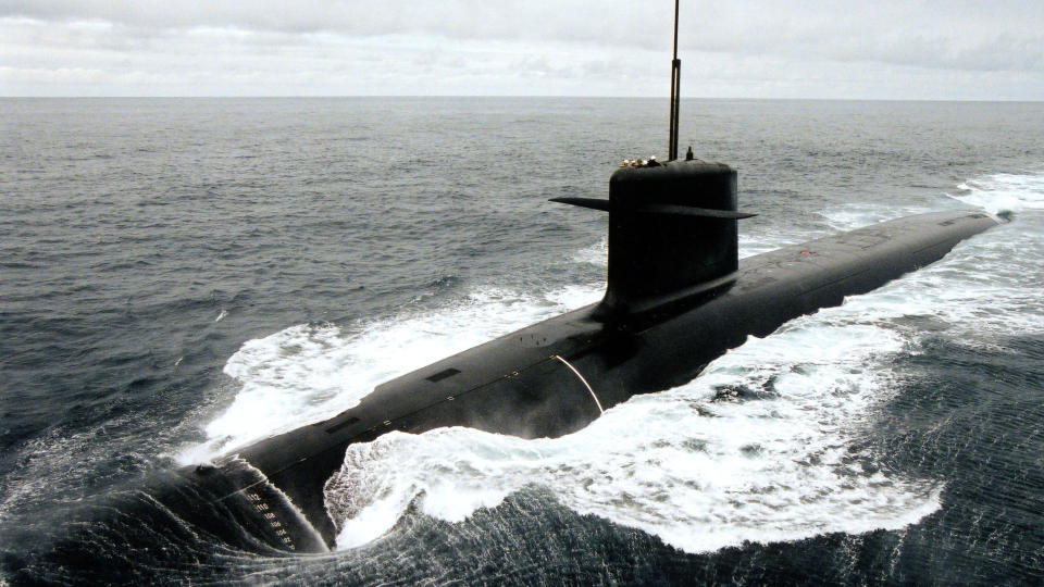 KUNNE F�TT MILJ�F�LGER: En britisk og en fransk atomub�t kolliderte under vann i Atlanterhavet mens de deltok i hver sin separate �velse, if�lge britiske medier. Arkivbilde av den franske ub�ten Le Triomphant, som skal ha v�rt en av ub�tene i kollisjonen. Foto: REUTERS/SCANPIX
