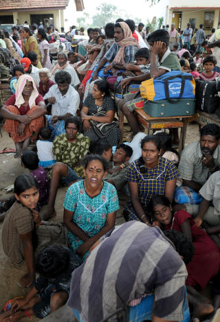 �KER:  Antallet flyktninger �ker i Sri Lanka. Men flyktningene risikerer � bli skutt og drept. Foto: REUTERS/Scapix