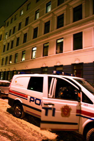 TAS SV�RT ALVORLIG: Mannen som ble ranet i dag ble seint i kveld tatt med til politihuset for avh�r.  Foto: HARALD S. KLUNGTVEIT