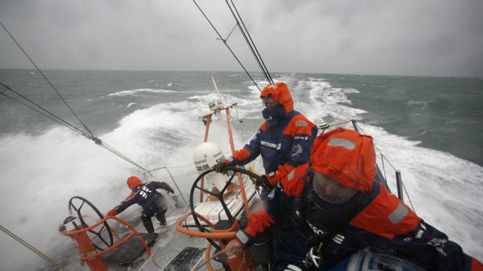 FULL SPEED: Ericsson 3 med tre nordmenn om bord gj�r det godt i historiens lengste Volvo Ocean Race-etappe. Foto: Gustav Morin/Ericsson Racing Team.