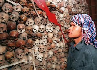 ET PARANOID, BRUTALT REGIME: R�de Khmer mente det var bedre � drepe en uskyldig enn � la en fiende leve. De mente at en eller to millioner mennesker var nok til � skape det nye Kambodsja. Foto: SCANPIX